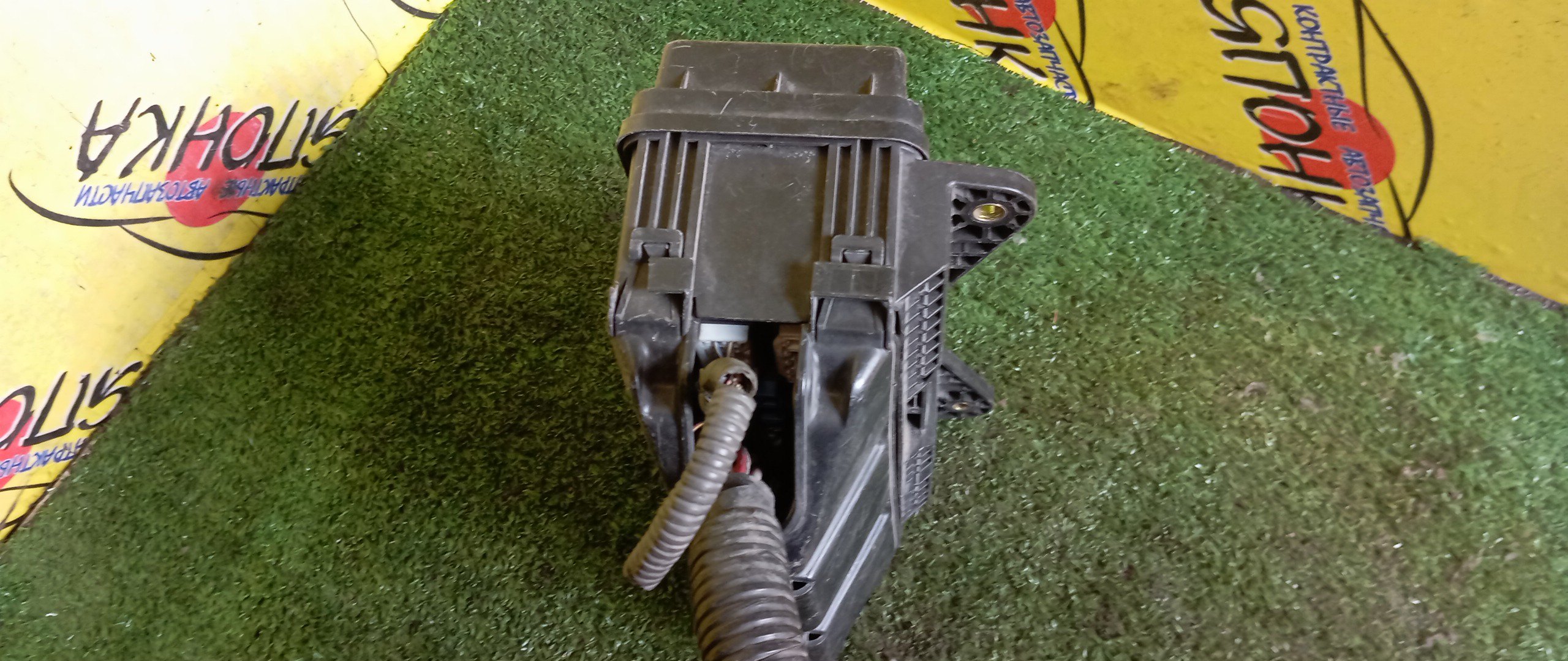 БЛОК ПРЕДОХРАНИТЕЛЕЙ ПОД КАПОТ/TOY/ESTIMA/AHR10/2AZFXE/БОЛЬШОЙ