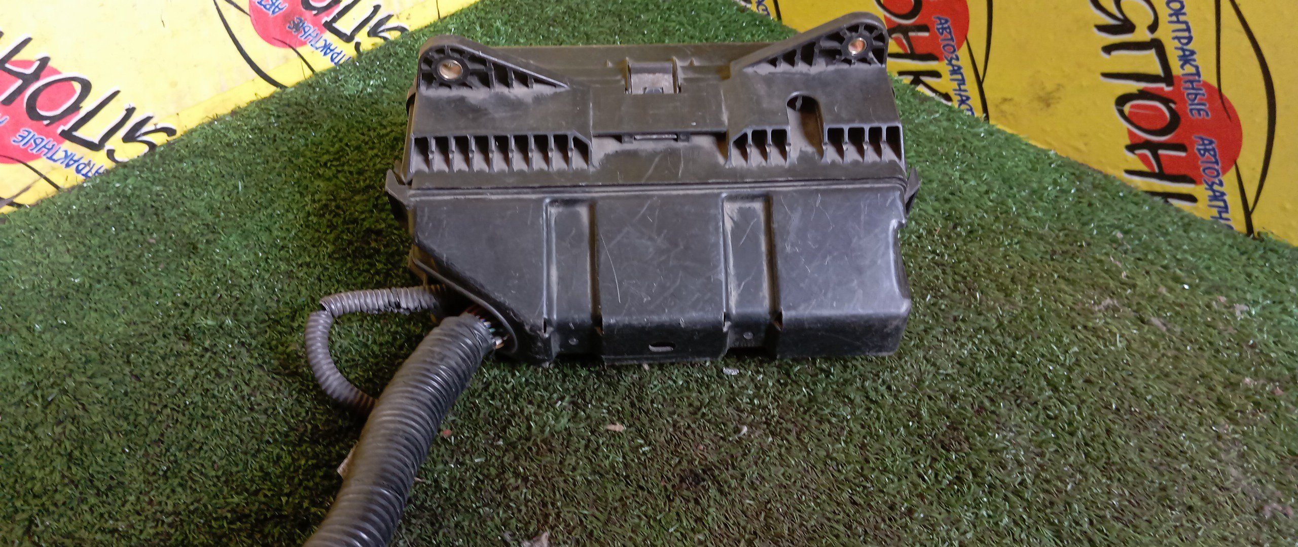 БЛОК ПРЕДОХРАНИТЕЛЕЙ ПОД КАПОТ/TOY/ESTIMA/AHR10/2AZFXE/БОЛЬШОЙ