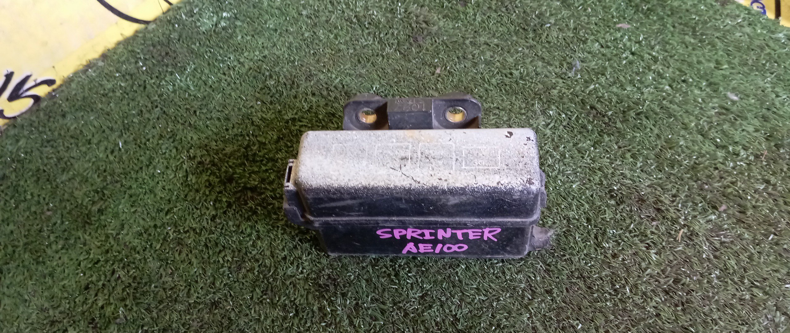 БЛОК ПРЕДОХРАНИТЕЛЕЙ ПОД КАПОТ/TOY/COROLLA CERES/SPRINTER MARINO/AE100/AE101/4A/5A/4E/5E/МАЛЫЙ