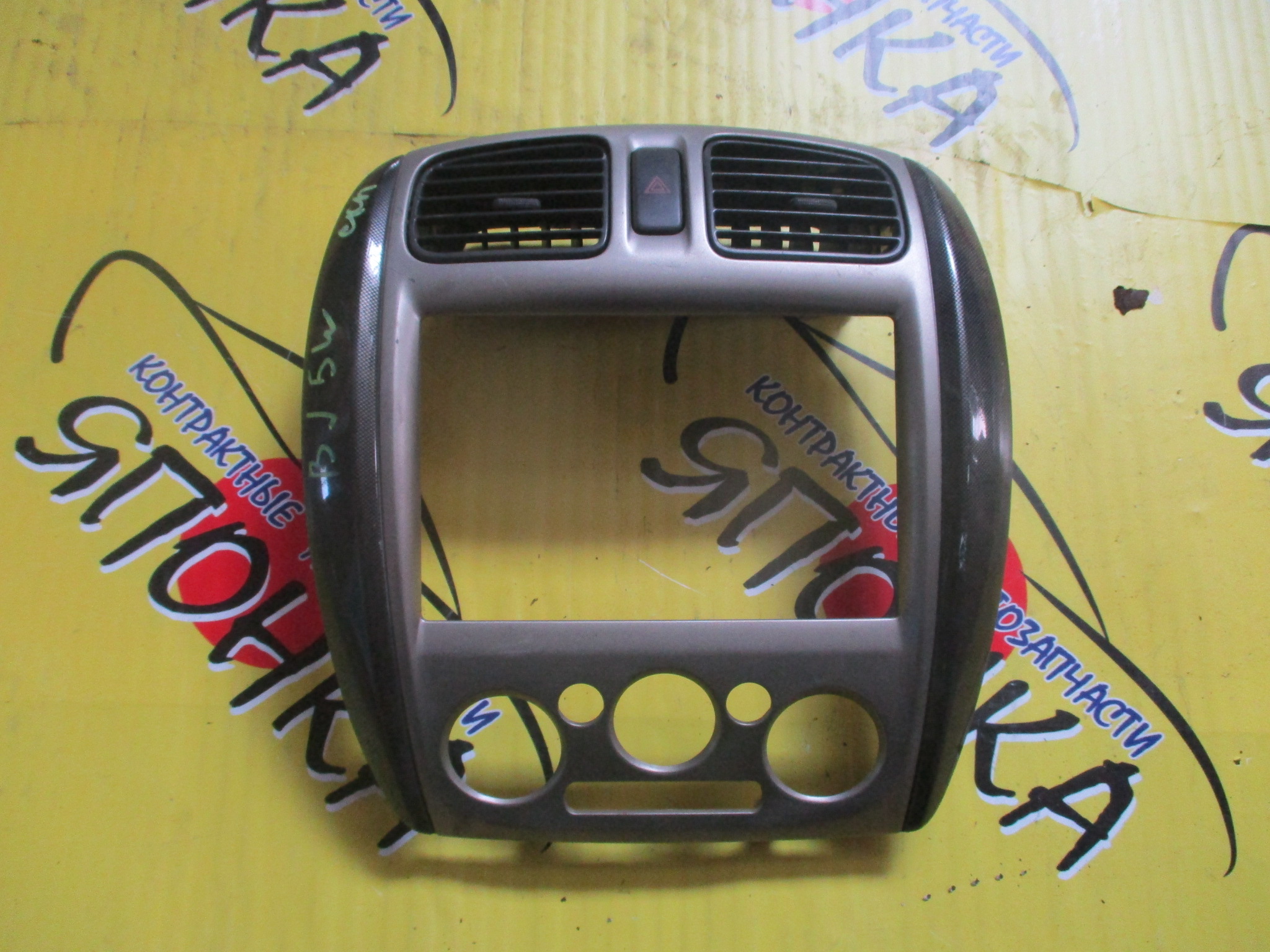 КОНСОЛЬ МАГНИТОФОНА/MAZ/FAMILIA/BJ3P/BJ5P/BJ5W/BJEP/BJEW/МЕХАНИЧ. КЛИМАТ/1 МОДЕЛЬ