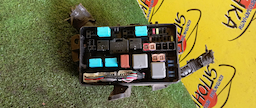 БЛОК ПРЕДОХРАНИТЕЛЕЙ ПОД КАПОТ/TOY/NOAH/VOXY/2ZRFAE/3ZRFAE/3ZRFE/ZRR70G/ZRR70W/ZRR75G/ZRR75W