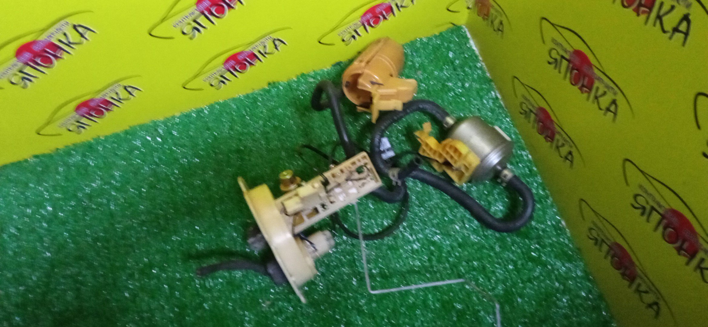 КОРПУС БЕНЗОНАСОСА/NIS/AD/WINGROAD/VEY11/VFY11/VGY11/VY11/WFY11/WHY11/WPY11/WRY11/WHNY11/1 ШТУЦЕР/2 ФИШКИ