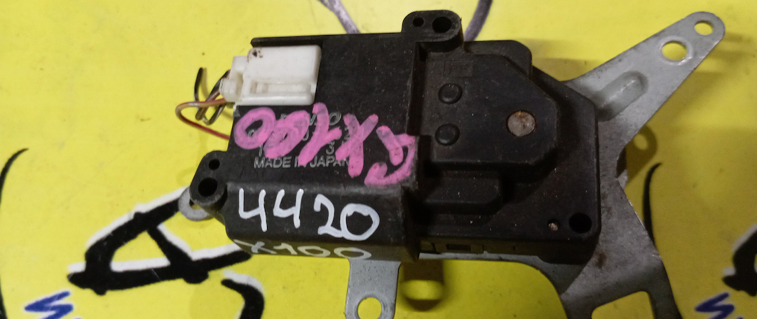 СЕРВОПРИВОД ЗАСЛОНОК ПЕЧКИ/TOY/MARK II/CRESTA/CHASER/X100/GX100/0637004420