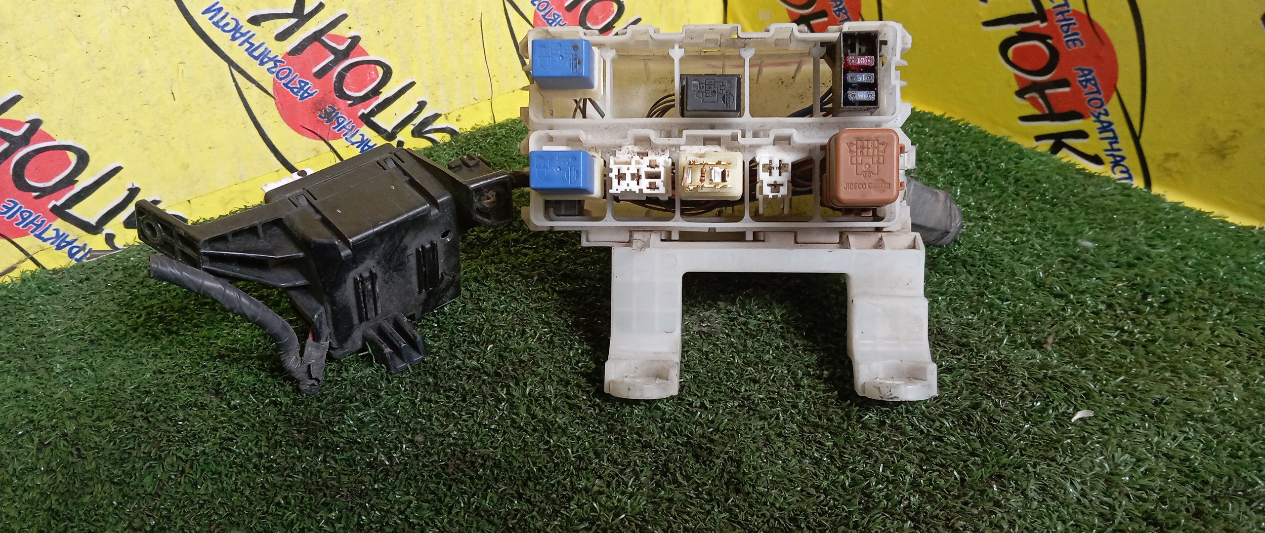 БЛОК ПРЕДОХРАНИТЕЛЕЙ ПОД КАПОТ/NIS/X-TRAIL/QR20/NT30/МАЛЫЙ