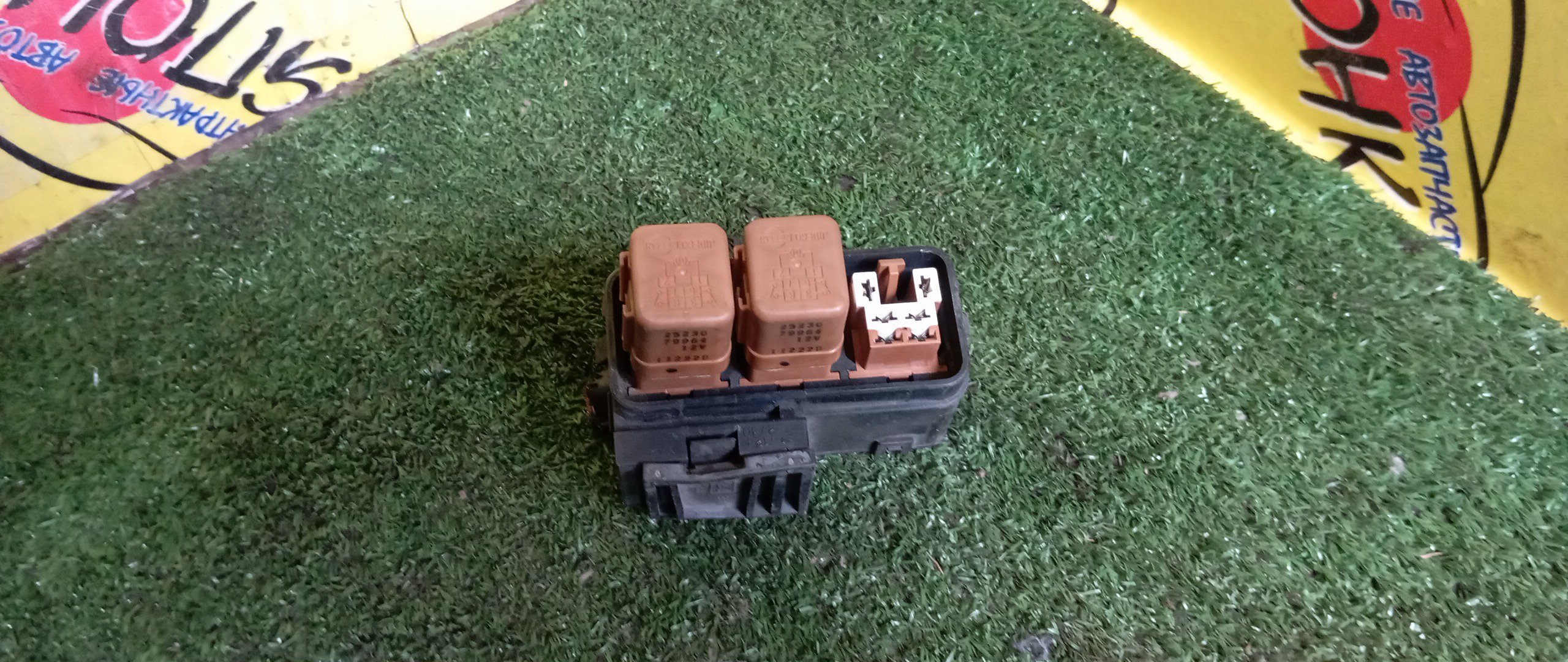 БЛОК ПРЕДОХРАНИТЕЛЕЙ ПОД КАПОТ/NIS/BASSARA/YD25/U30/МАЛЫЙ