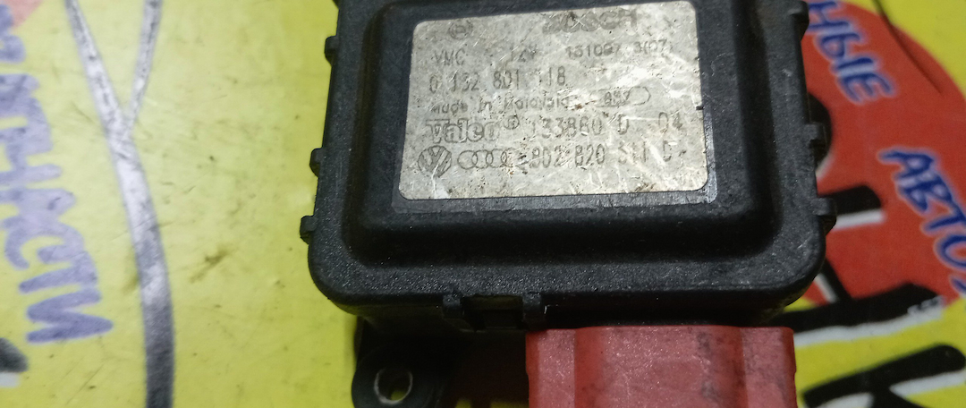 СЕРВОПРИВОД ЗАСЛОНОК ПЕЧКИ/AUDI/A4/PASSAT/GOLF/B5/B6/MK4/8D2820511D