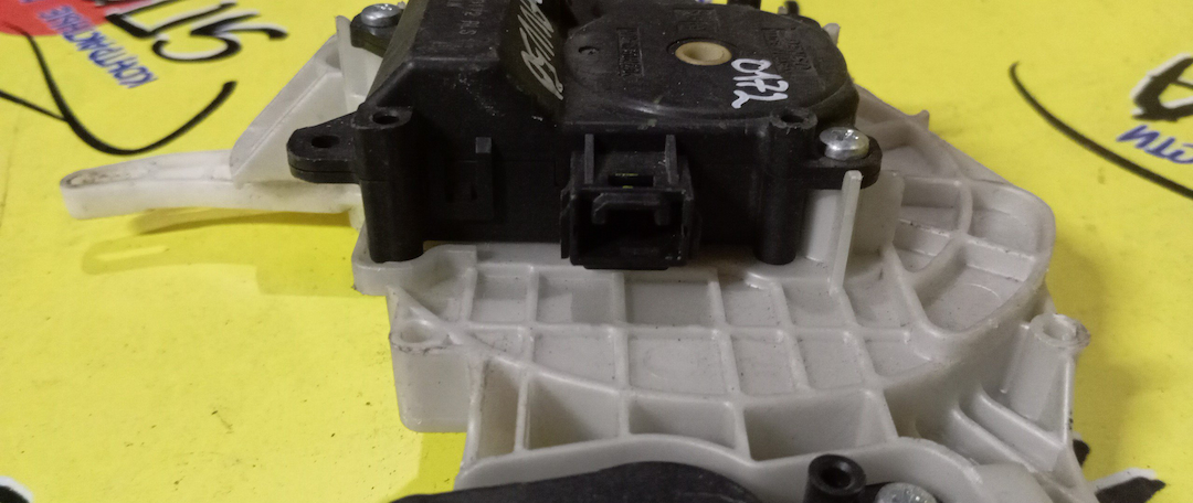 СЕРВОПРИВОД ЗАСЛОНОК ПЕЧКИ/TOY/CAMRY/AVV50/0638000172