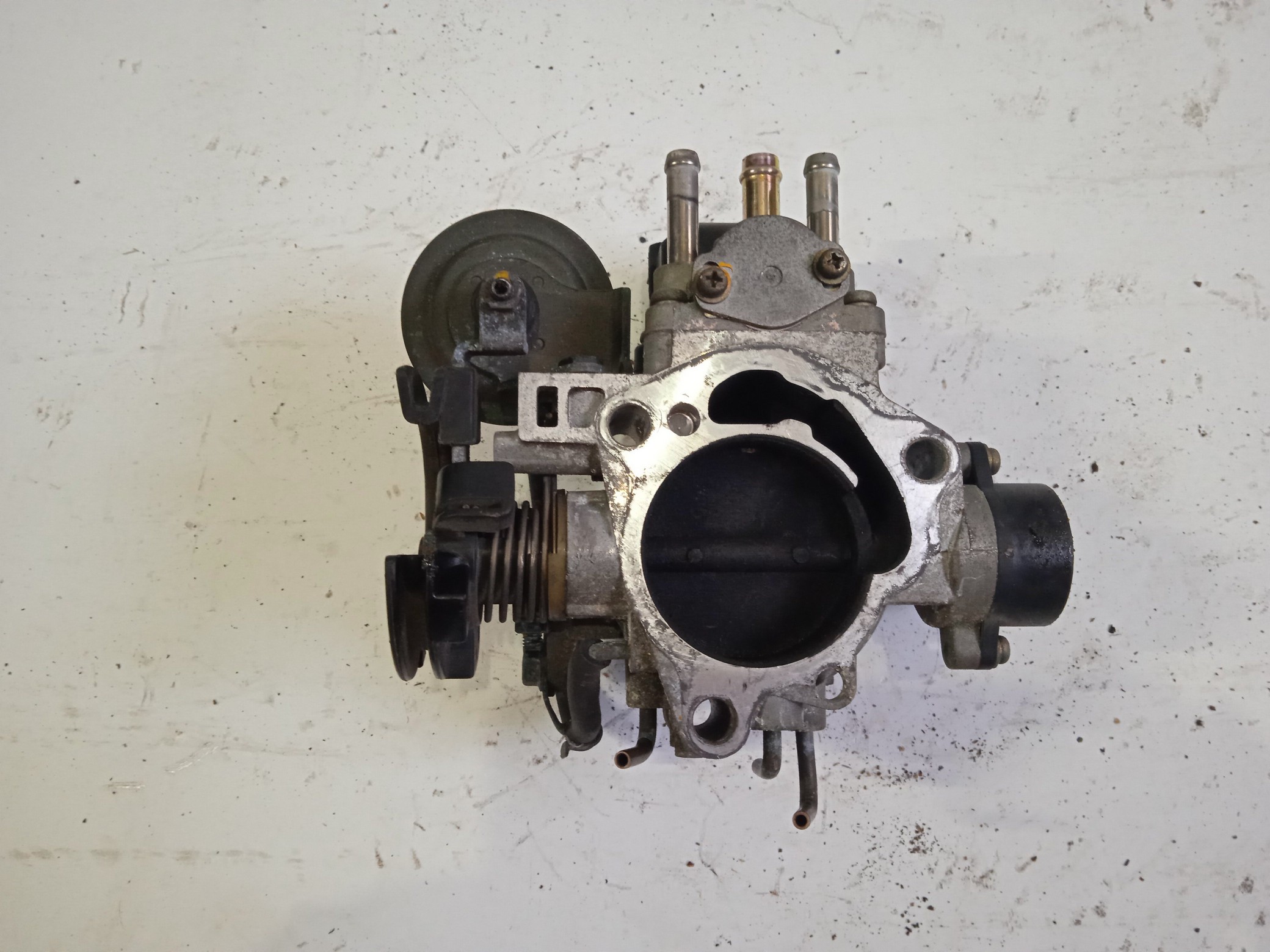 ЗАСЛОНКА ДРОССЕЛЬНАЯ/TOY/3S-FE/4S-FE/AVENSIS/CALDINA/CAMRY/CARINA/CORONA/CORONA PREMIO/RAV4/VISTA/ST191/ST191G/ST195/ST195G/ST210/ST210G/ST215/ST215G/ST220/SV41/SV42/SV43/SV55/SXA10/SXA10G/SXA11/SXA11G/SXA15/SXA15G/SXA16/SXA16G/3 БОЛТА С ВАКУУМОМ/3 БОЛЬШ И 4 МАЛ ТРУБКИ