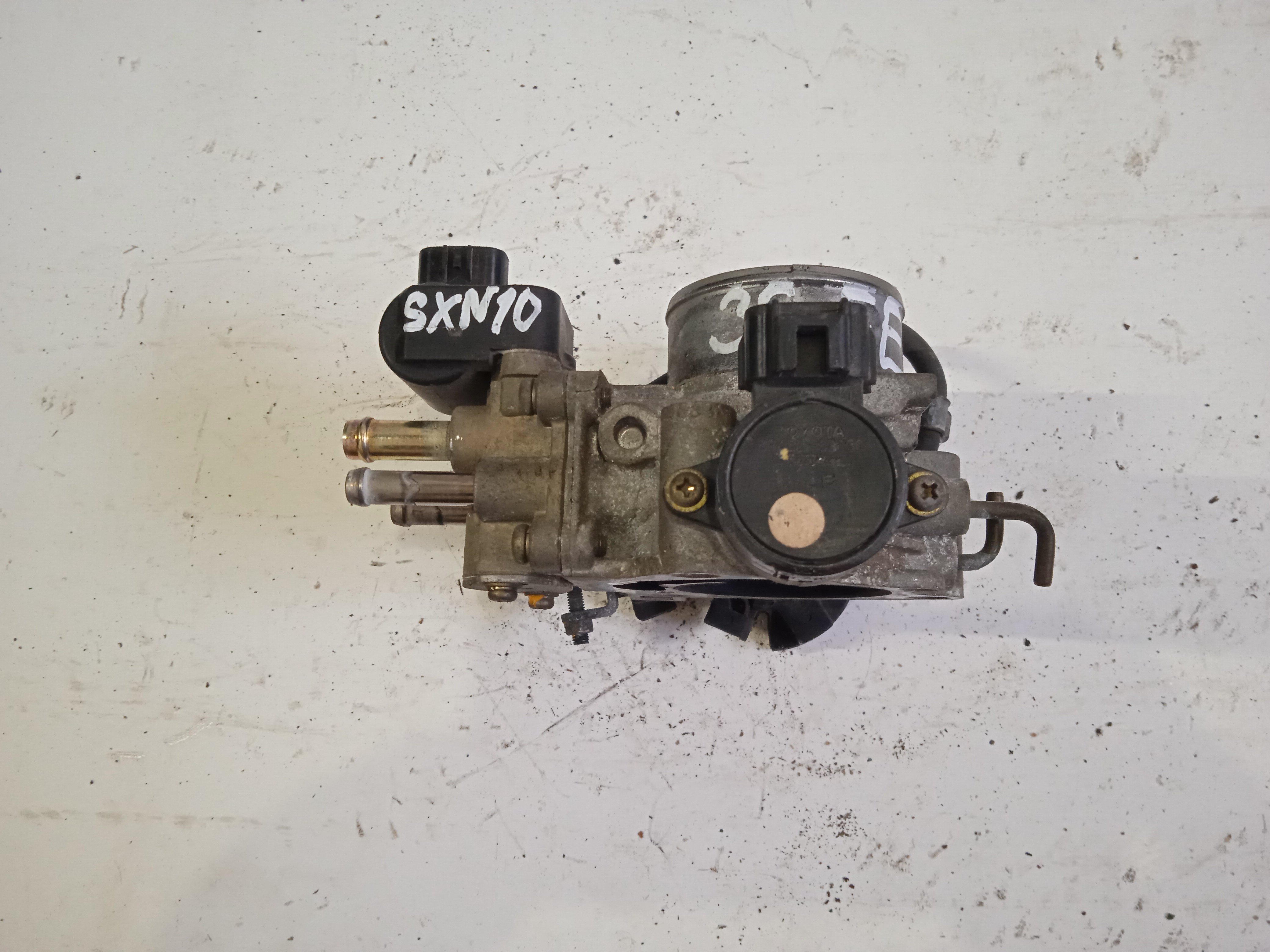 ЗАСЛОНКА ДРОССЕЛЬНАЯ/TOY/3S-FE/4S-FE/AVENSIS/CALDINA/CAMRY/CARINA/CORONA/CORONA PREMIO/RAV4/VISTA/ST191/ST191G/ST195/ST195G/ST210/ST210G/ST215/ST215G/ST220/SV41/SV42/SV43/SV55/SXA10/SXA10G/SXA11/SXA11G/SXA15/SXA15G/SXA16/SXA16G/3 БОЛТА С ВАКУУМОМ/3 БОЛЬШ И 4 МАЛ ТРУБКИ