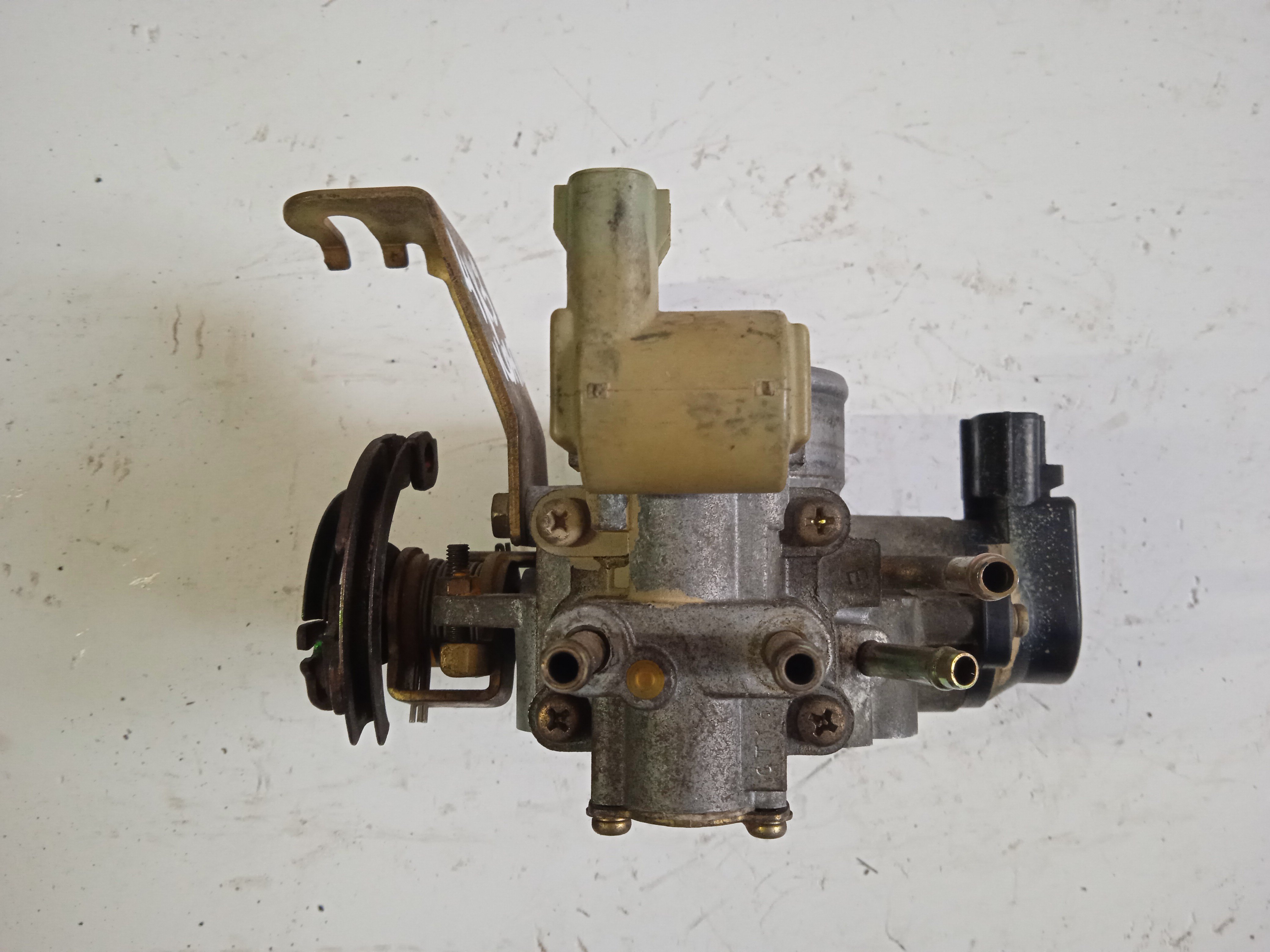 ЗАСЛОНКА ДРОССЕЛЬНАЯ/TOY/4E-FE/5E-FE/COROLLA II/CORSA/CYNOS/STARLET/TERCEL/CALDINA/COROLLA/RAUM/SPRINTER/EL51/EL52/EL52C/EP91/EP95/ET196/EE101/EE102V/EE103V/EE104G/EE111/EL53/EL55/ET196V/EXZ10/EXZ15/КЛАПАН ХХ СЕРЫЙ/4 БОЛЬШ И 1 МАЛ ТРУБКА