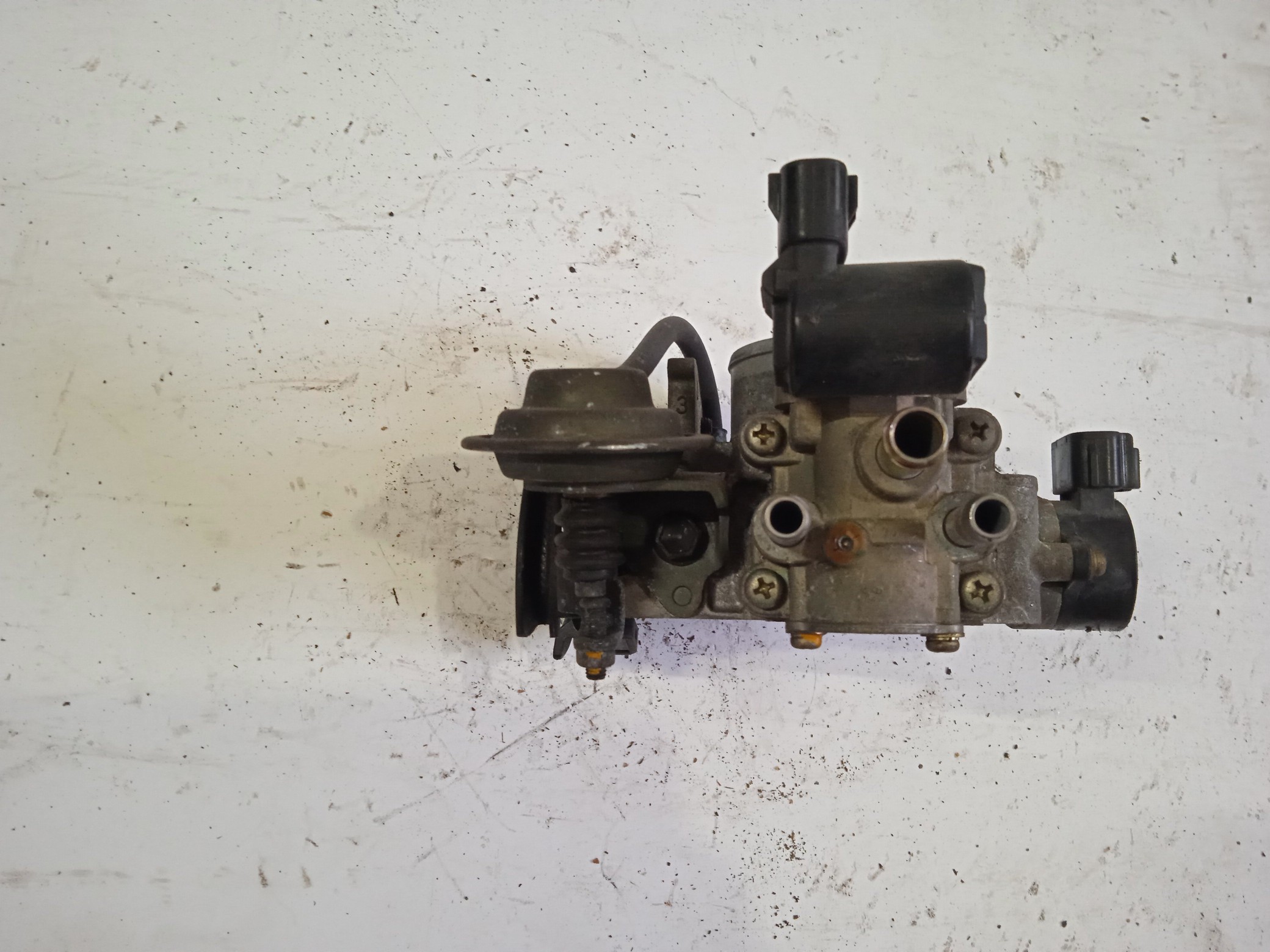 ЗАСЛОНКА ДРОССЕЛЬНАЯ/TOY/3S-FE/4S-FE/AVENSIS/CALDINA/CAMRY/CARINA/CORONA/CORONA PREMIO/RAV4/VISTA/ST191/ST191G/ST195/ST195G/ST210/ST210G/ST215/ST215G/ST220/SV41/SV42/SV43/SV55/SXA10/SXA10G/SXA11/SXA11G/SXA15/SXA15G/SXA16/SXA16G/3 БОЛТА С ВАКУУМОМ/3 БОЛЬШ И 4 МАЛ ТРУБКИ