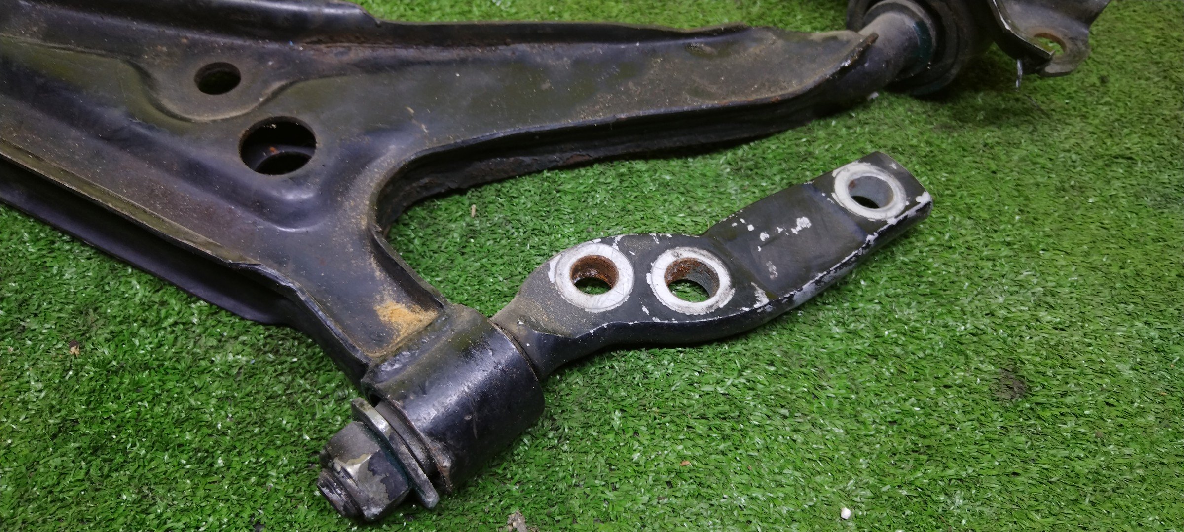 РЫЧАГ/NIS/BLUEBIRD/PRIMERA/PRIMERA CAMINO/PRIMERA WAGON/P11/EU14/WP11/HU14/QU14/SU14/QP11/WQP11/HP11/WHP11/FHP11/F/L/DOWN/2WD/САЙЛЕНТБЛОК НА 2 УХА